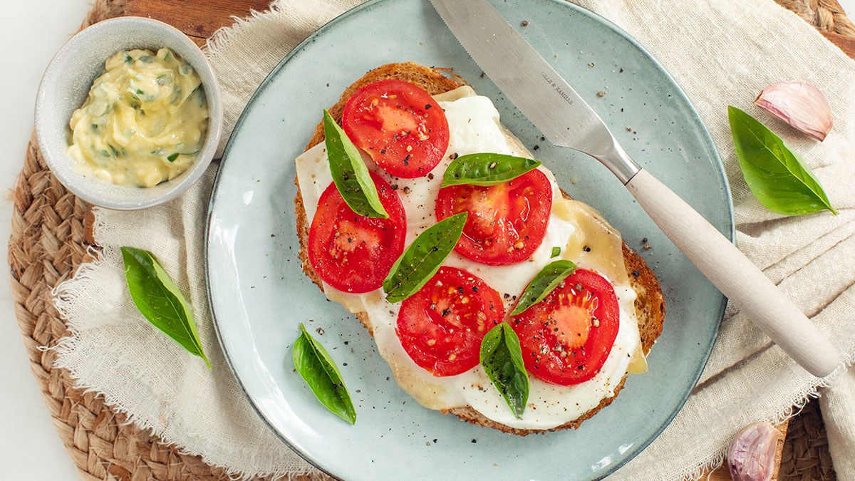 Caprese toast