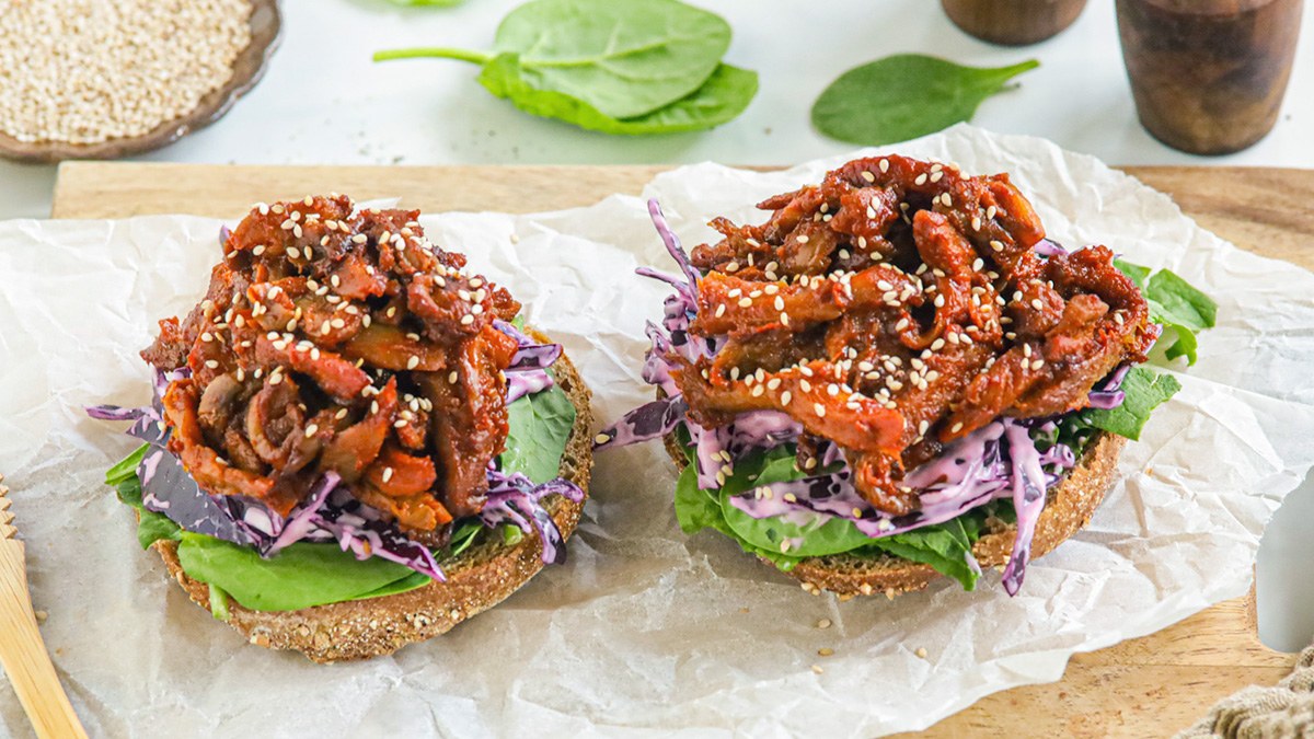 Broodje pulled oesterzwam met BBQ-saus