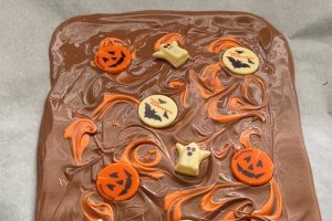 Halloween chocolade bark stap 6