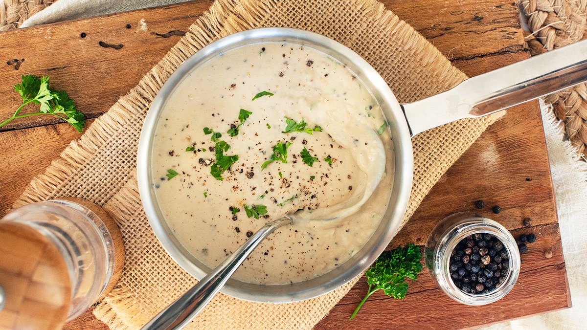 Pepersaus maken: klassieke romige saus in 10 minuten