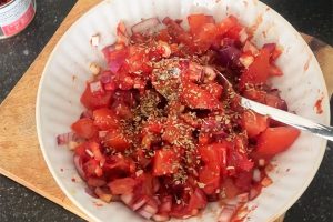 Gegratineerde bloemkoolsteaks met tomaat stap 4