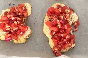 Gegratineerde bloemkoolsteaks met tomaat stap 5