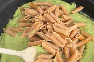 Pasta met cannellini bonen saus en feta stap 5