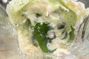 Groene pannenkoekjes met spinazie stap 1