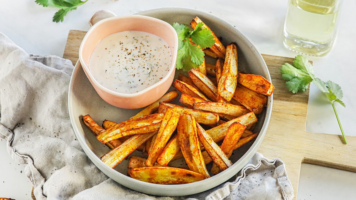 Pastinaak friet met knoflookdip