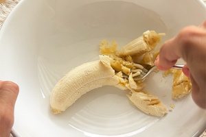 Granola gezoet met banaan stap 1
