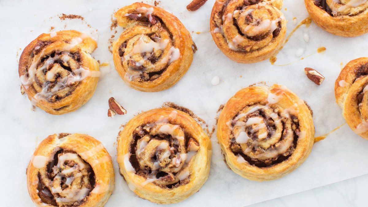Snelle cinnamon rolls met pecan
