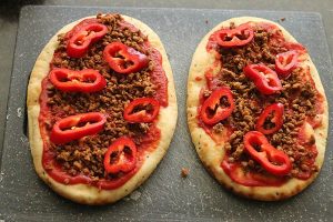 Naan pizza met kruidig gehakt stap 2