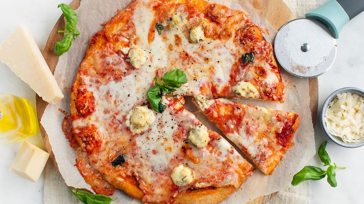 Quattro formaggi pizza