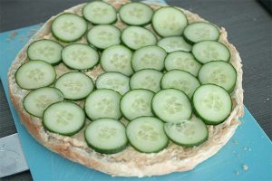 Turks brood sandwich met falafel stap 1