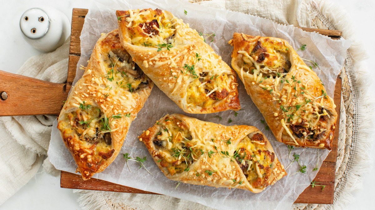 Bladerdeeg broodjes met ei