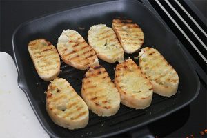 Bruschetta’s met aubergine en ricotta stap 2