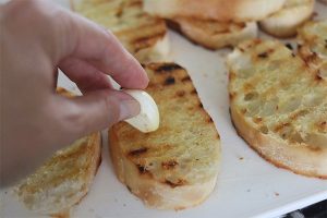 Bruschetta’s met aubergine en ricotta stap 3