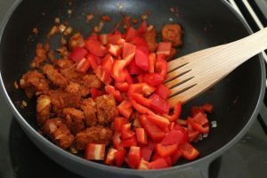 rode curry met kip stap 1