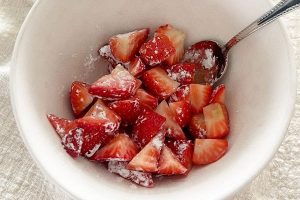 Aardbeien crumble ontbijt stap 4