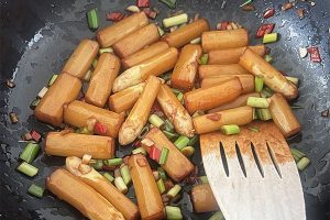 Oosterse asperge wok stap 3