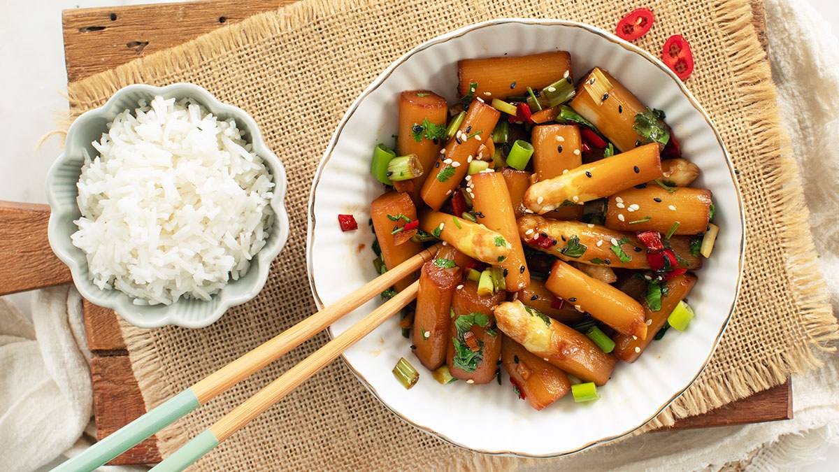 Oosterse asperge wok