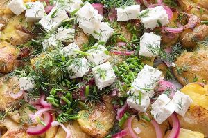 Krokante aardappelsalade met feta stap 6