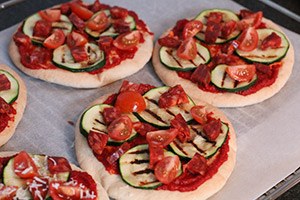 Pita pizza met chorizo en geitenkaas stap 3