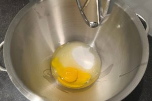 Plaatcake met bosvruchten stap 1