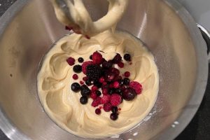 Plaatcake met bosvruchten stap 4