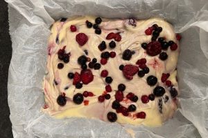 Plaatcake met bosvruchten stap 6