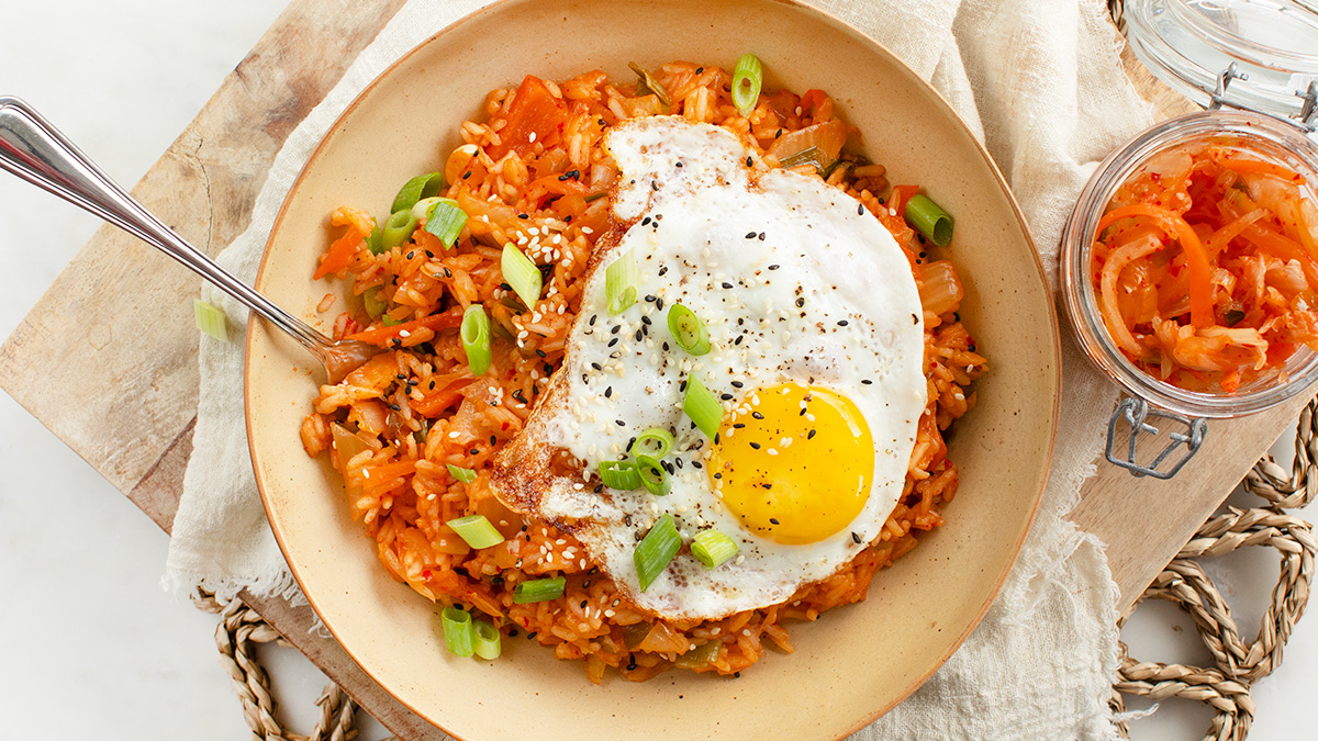 Gebakken kimchi rijst met ei (Bokkeumbap)