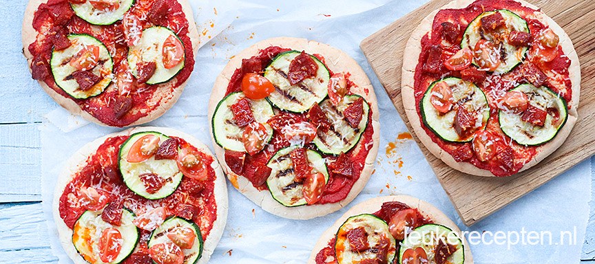 Pita pizza met chorizo en geitenkaas
