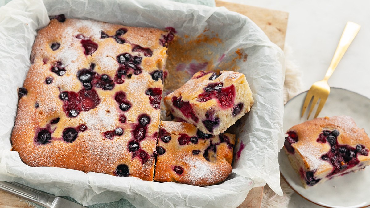 Plaatcake met bosvruchten