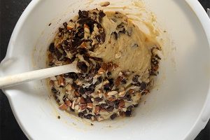 Bananencake met stukjes chocolade stap 5