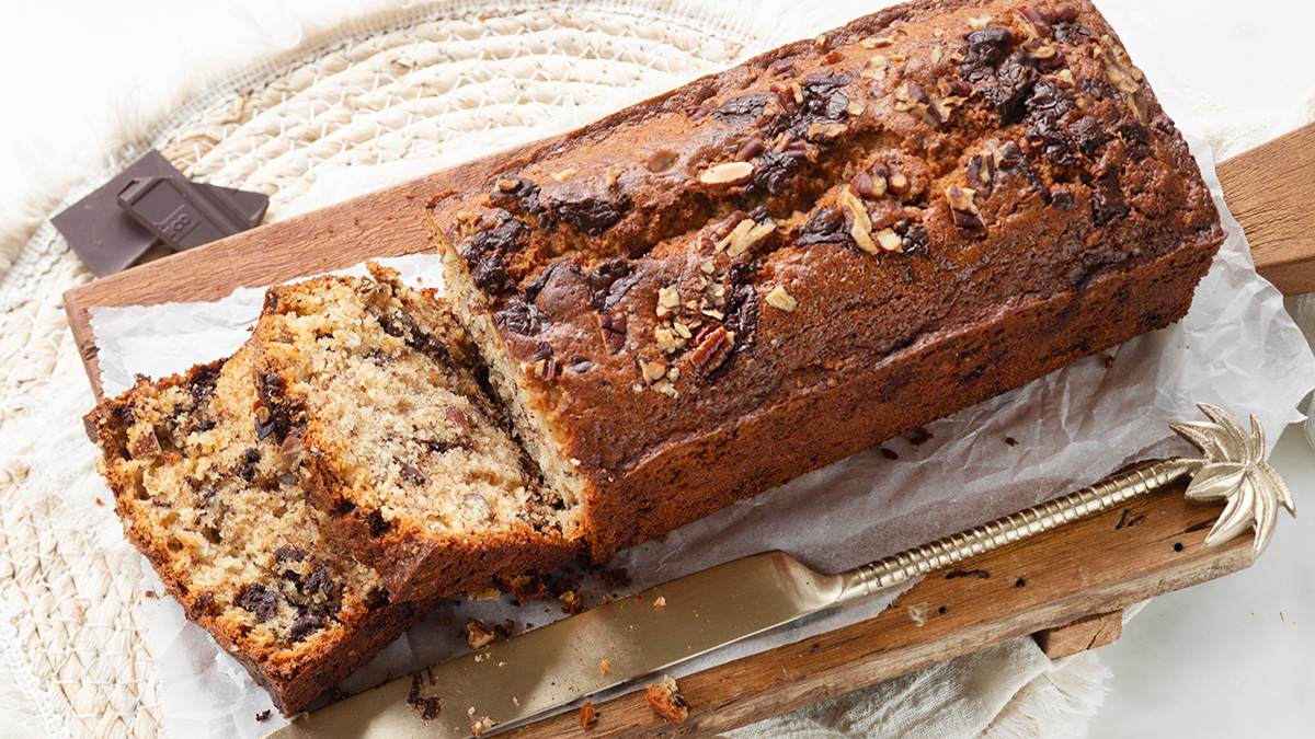 Bananencake met stukjes chocolade