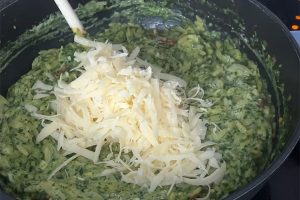 Orzo met spinazie en tomaatjes stap 6