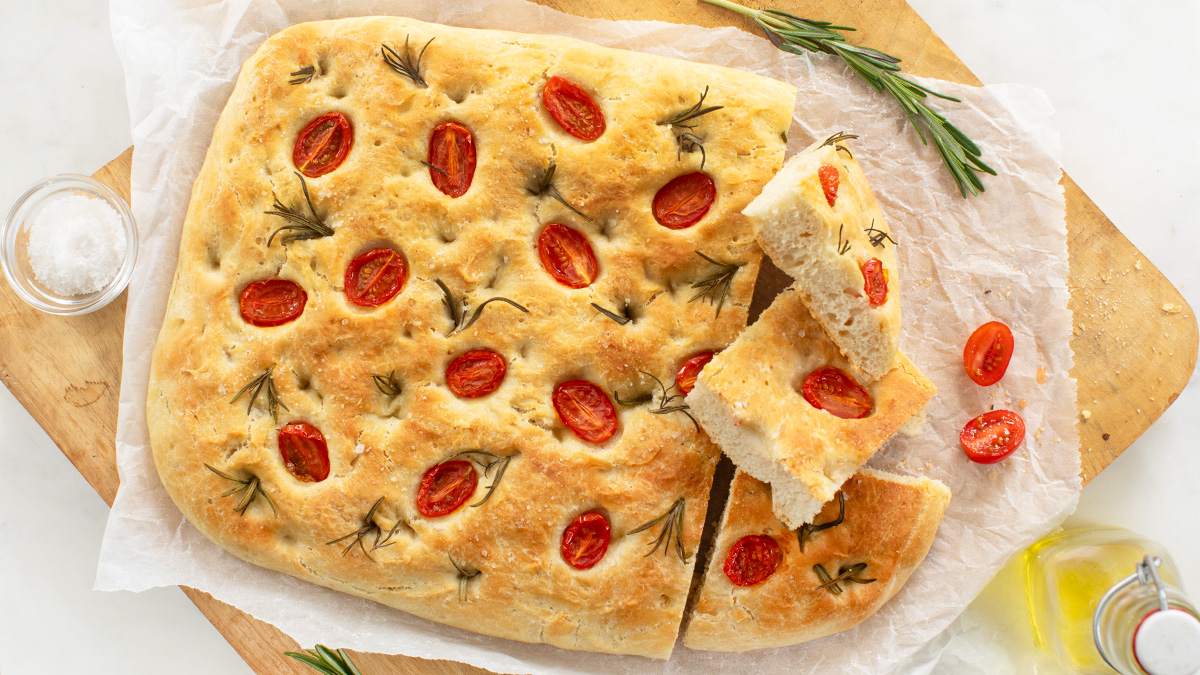 Focaccia recept met tomaat