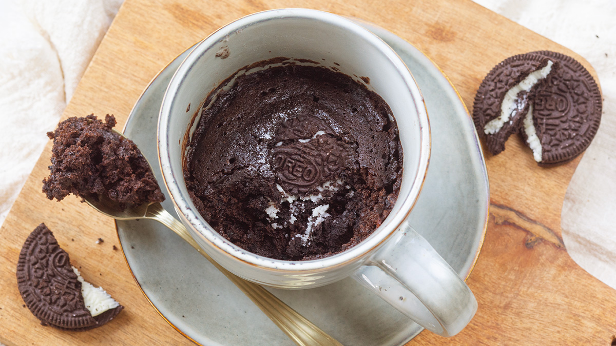 Chocolade mugcake met Oreo