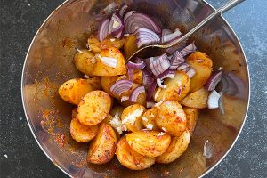 patatas bravas ovenschotel stap 1