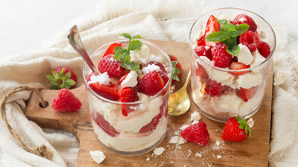 Eton mess dessert
