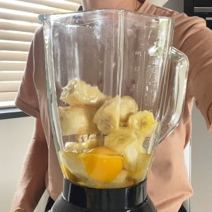 Bananenbrood met blauwe bessen stap 1 banenen blenden