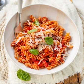 pasta rode saus maken