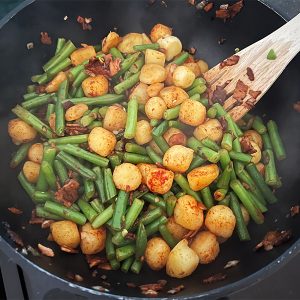 Pittige aardappel wok stap 3