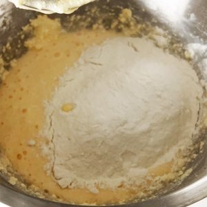 Appel kruimel cake stap 2