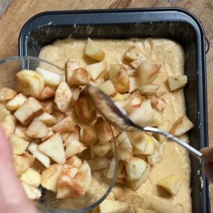 Appel kruimel cake stap 5