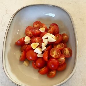 Gemarineerde tomaatjes met burrata stap 1