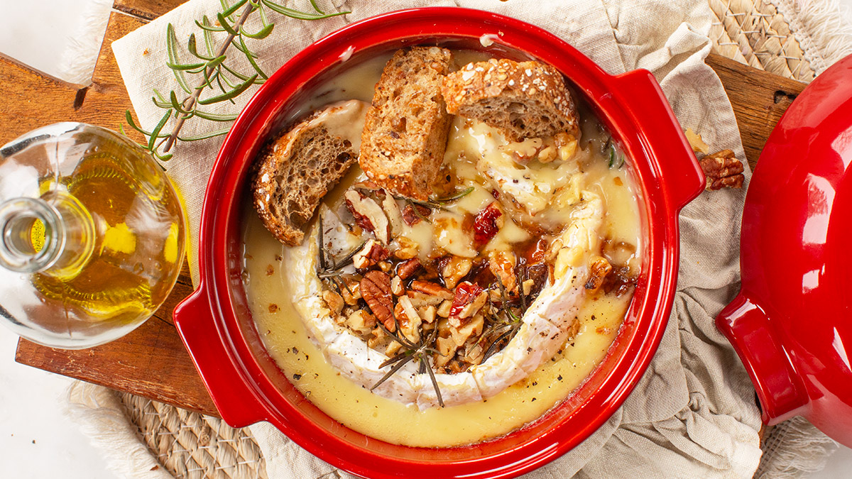 Camembert met noten en honing