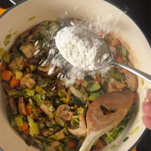 Romige groentestoof met bladerdeeg stap 4