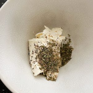 Roomkaasballetjes stap 1