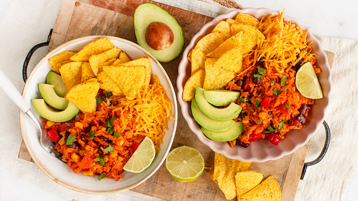 Tomatenrijst met Mexicaanse twist in een bowl