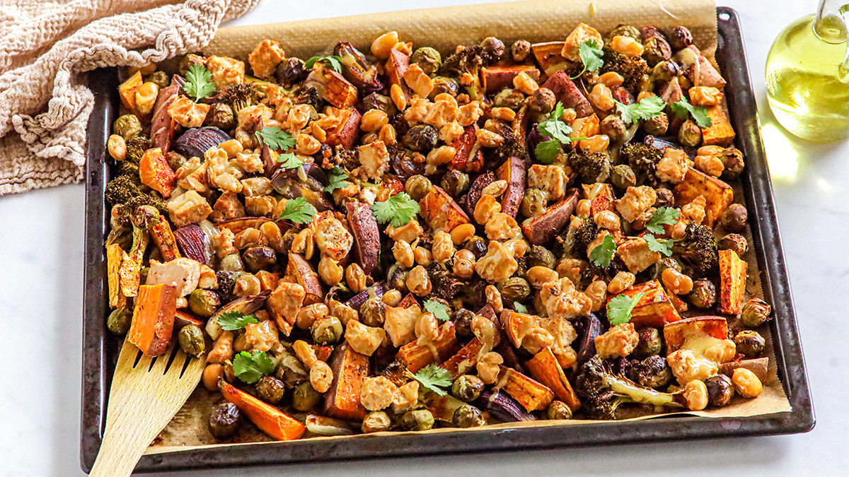 Spruitjes traybake met zoete aardappel