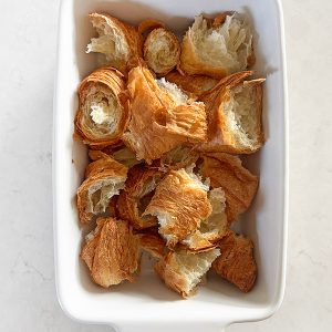 Croissant broodpudding met fruit stap 1