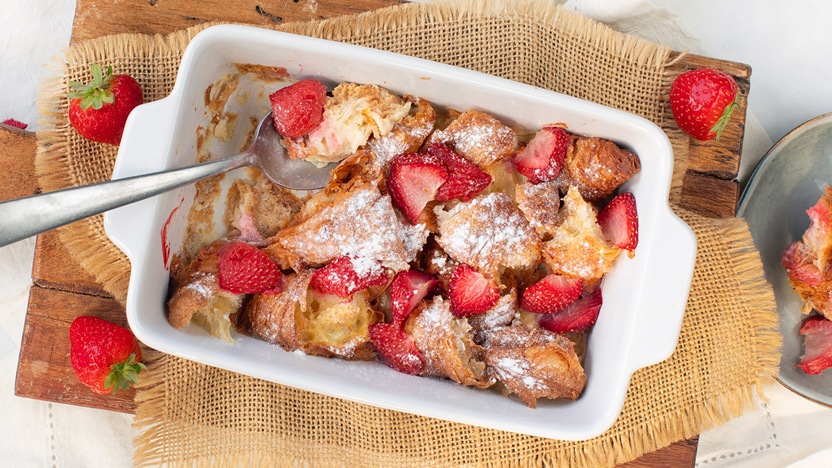 Croissant broodpudding met fruit