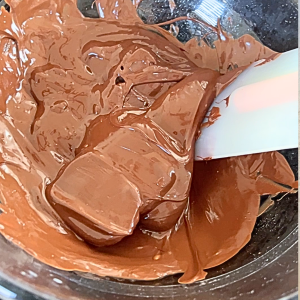 Gezonde chocolade reep met kersen stap 1